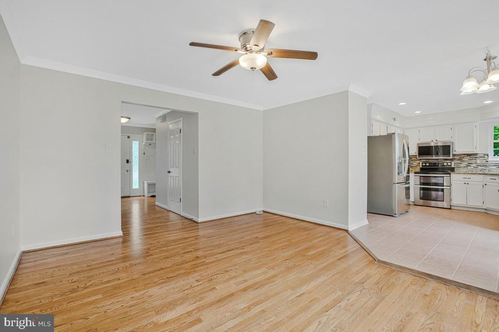 Image 19 of property listing at 6707 POTOMAC HUNT CT, Elkridge, MD 21075