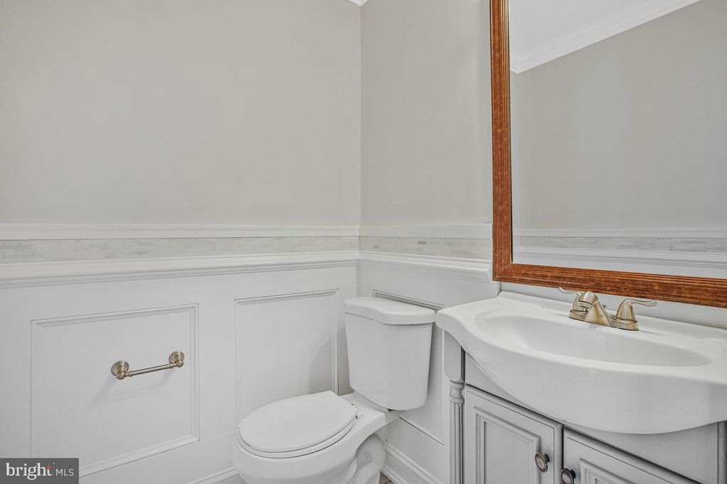 Image 21 of property listing at 6707 POTOMAC HUNT CT, Elkridge, MD 21075