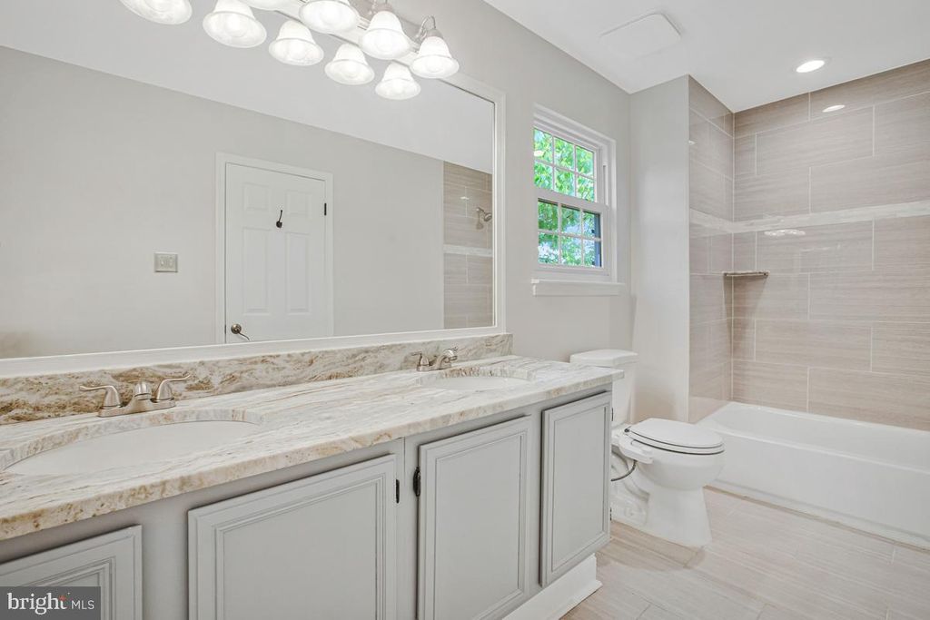 Image 25 of property listing at 6707 POTOMAC HUNT CT, Elkridge, MD 21075