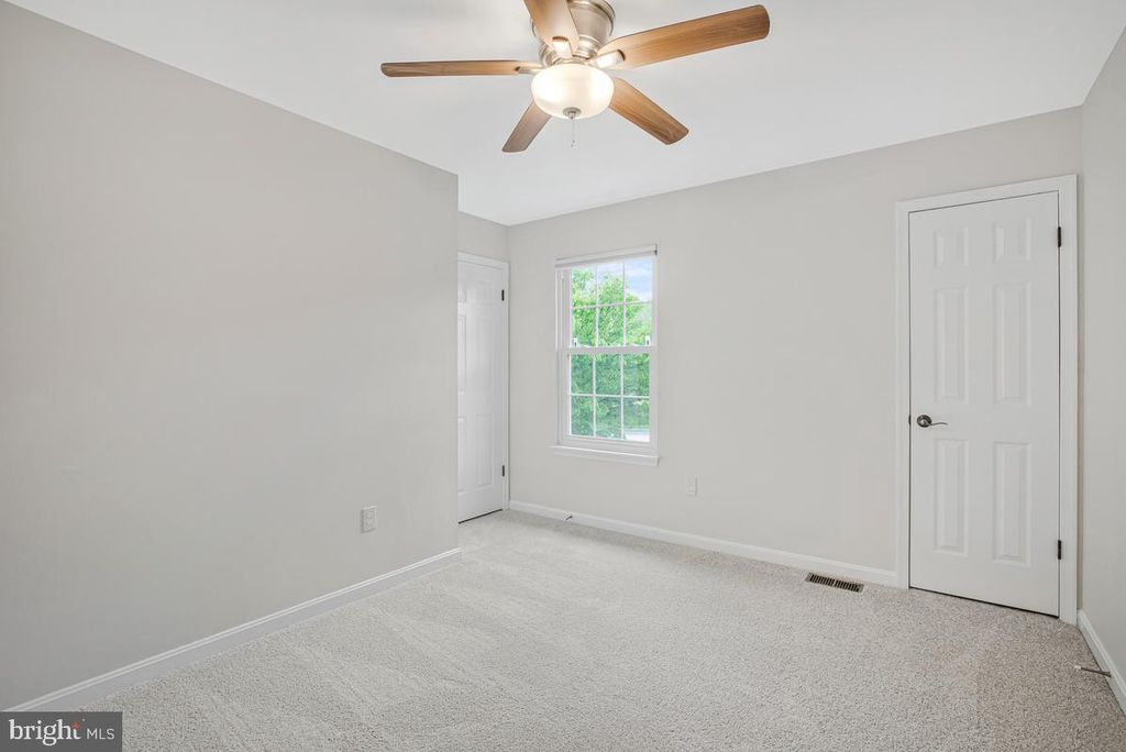 Image 29 of property listing at 6707 POTOMAC HUNT CT, Elkridge, MD 21075