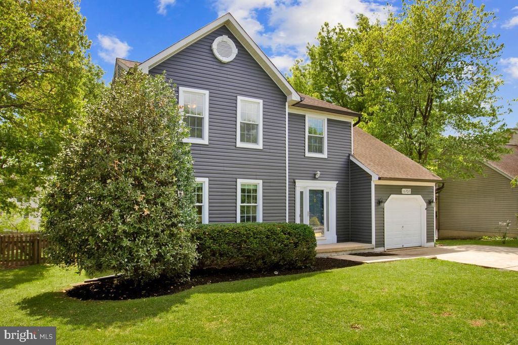 Image 3 of property listing at 6707 POTOMAC HUNT CT, Elkridge, MD 21075