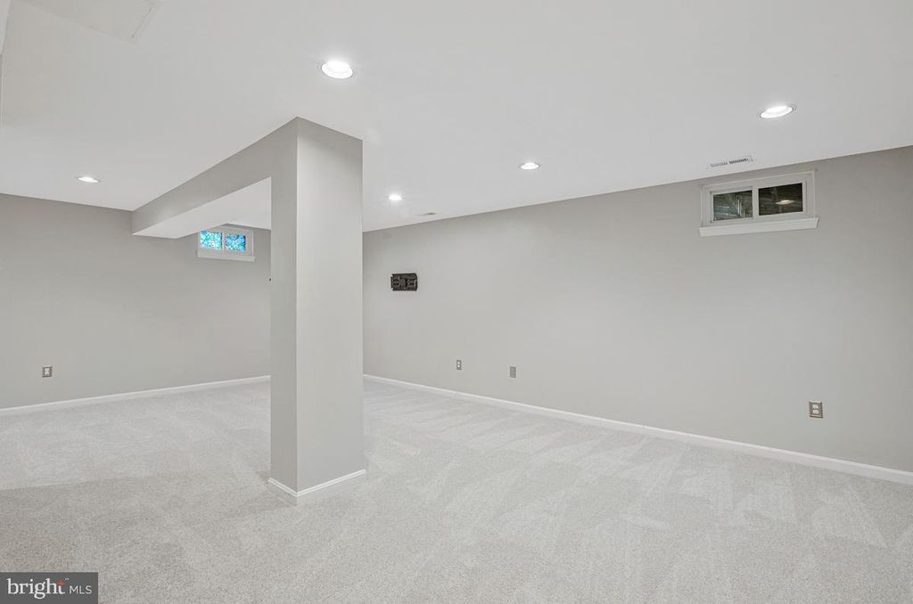 Image 33 of property listing at 6707 POTOMAC HUNT CT, Elkridge, MD 21075