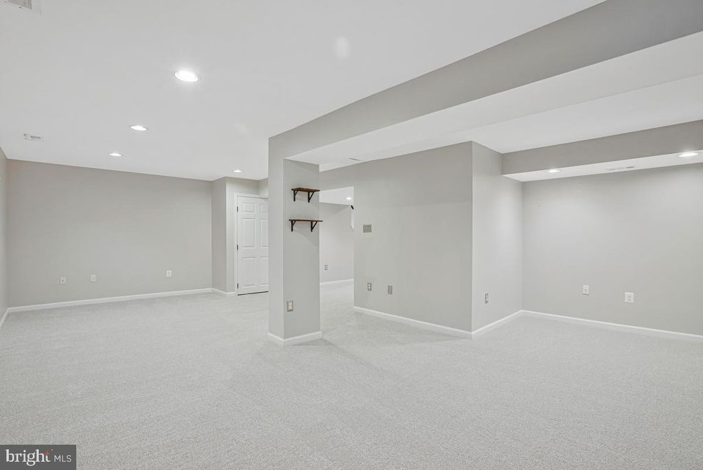 Image 35 of property listing at 6707 POTOMAC HUNT CT, Elkridge, MD 21075