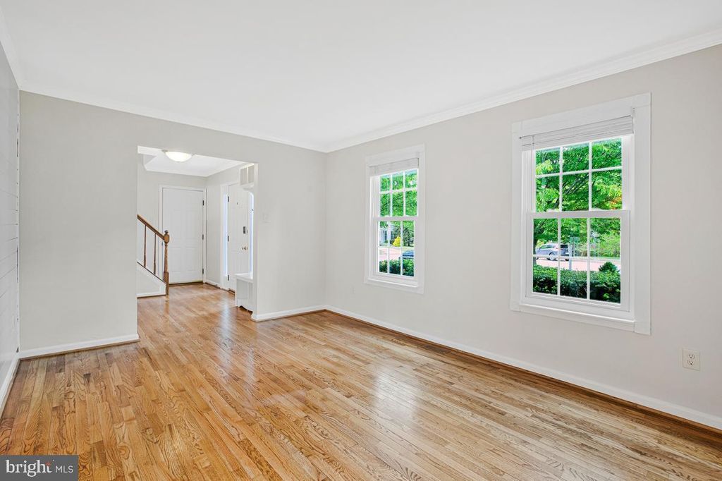 Image 7 of property listing at 6707 POTOMAC HUNT CT, Elkridge, MD 21075