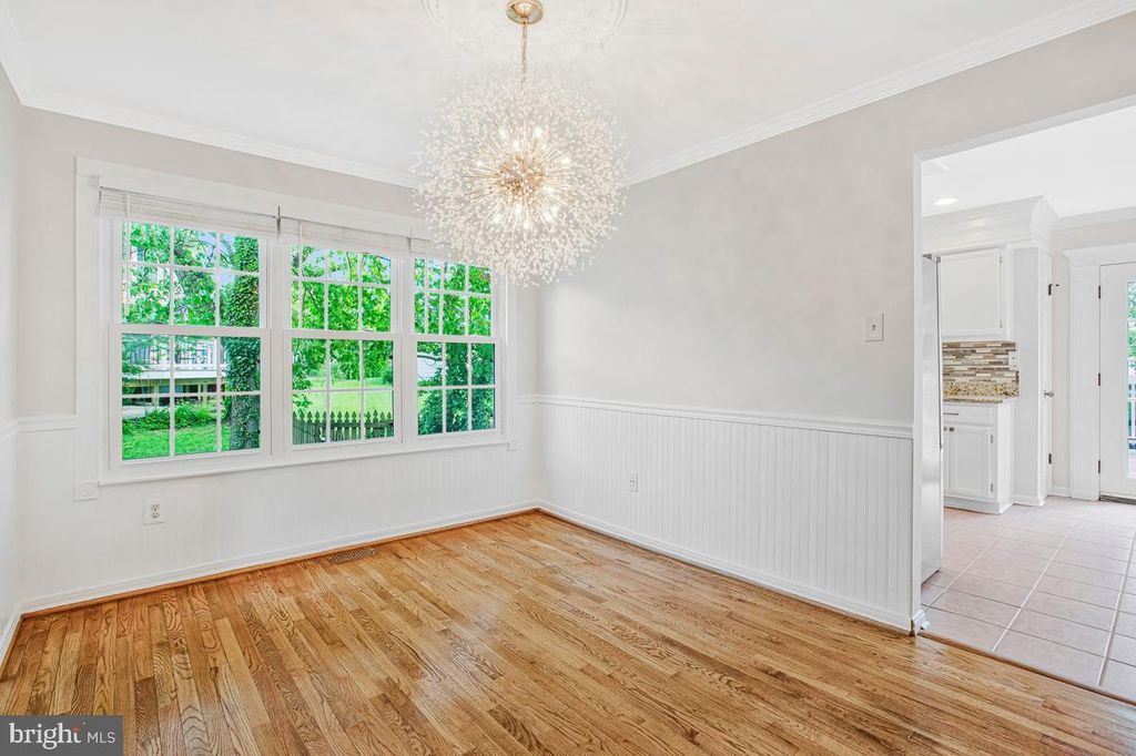 Image 9 of property listing at 6707 POTOMAC HUNT CT, Elkridge, MD 21075