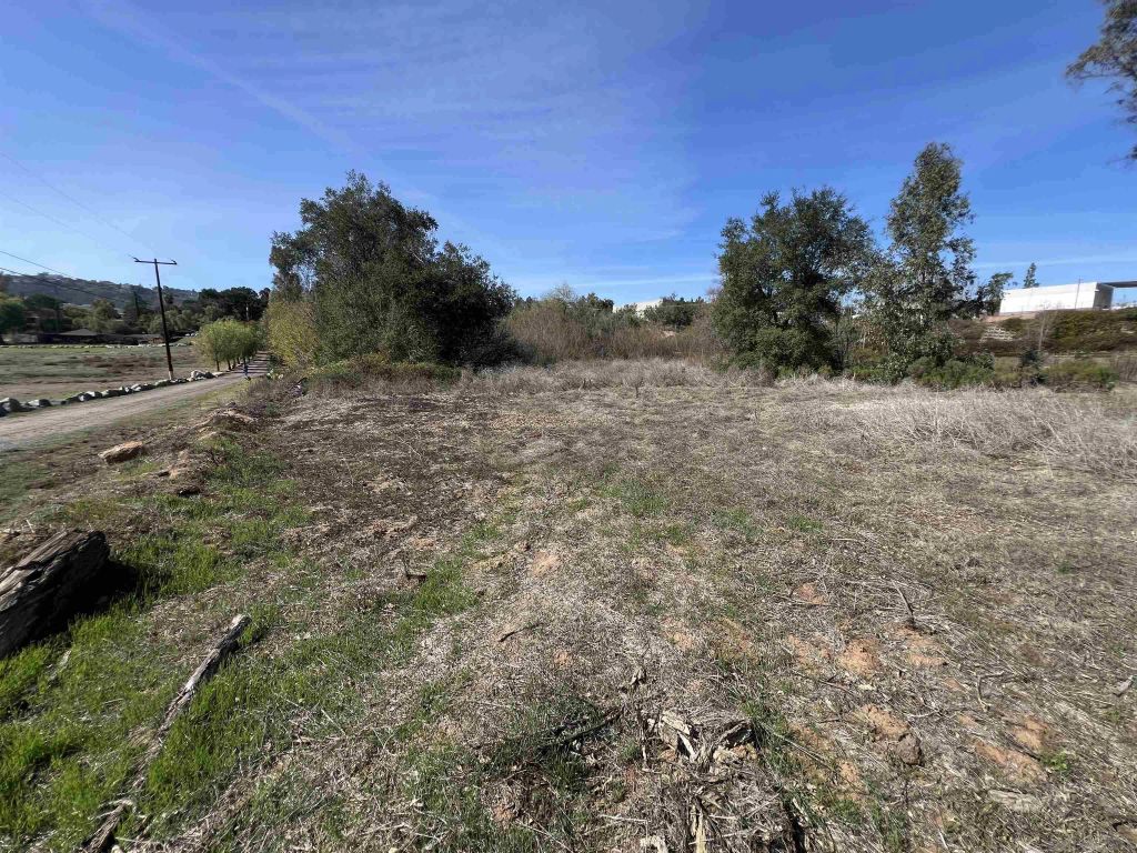 Image 10 of property listing at 0 Country Club Dr 0, Escondido, CA 92029