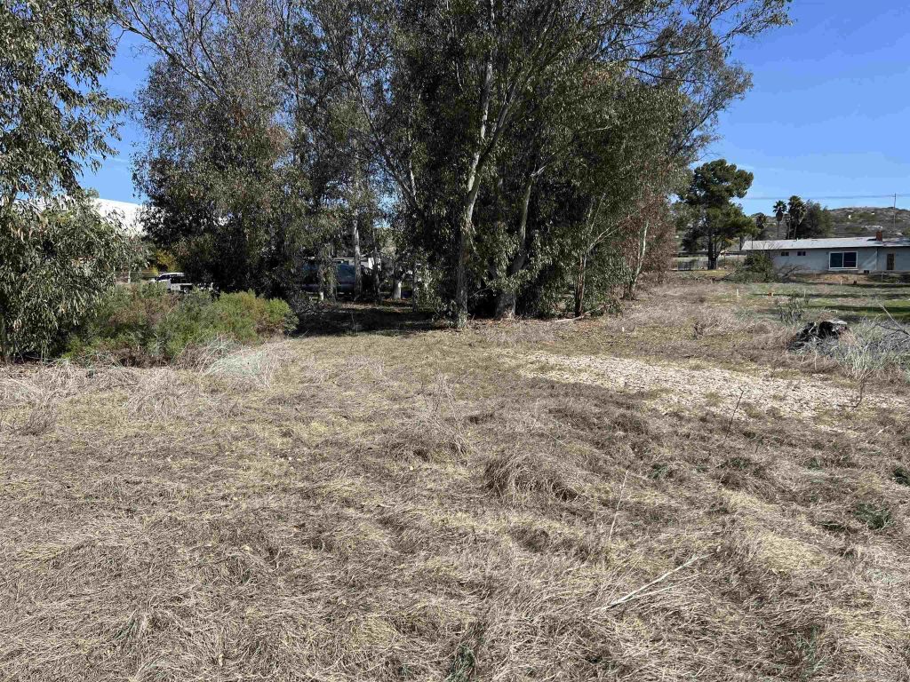 Image 11 of property listing at 0 Country Club Dr 0, Escondido, CA 92029