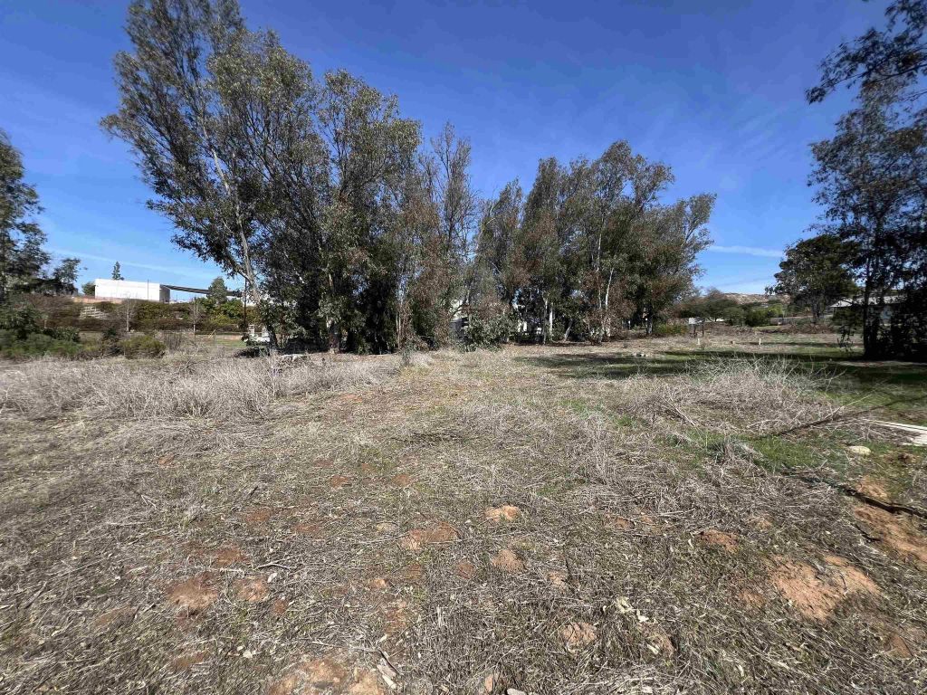 Image 6 of property listing at 0 Country Club Dr 0, Escondido, CA 92029