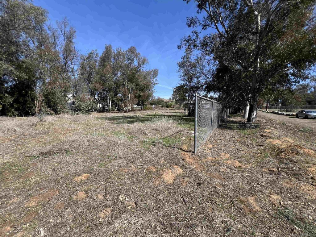 Image 7 of property listing at 0 Country Club Dr 0, Escondido, CA 92029