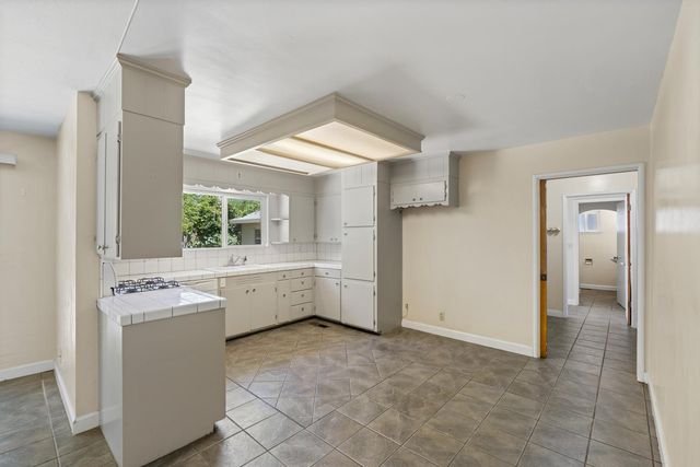 533 W Tokay St, Lodi, CA 95240