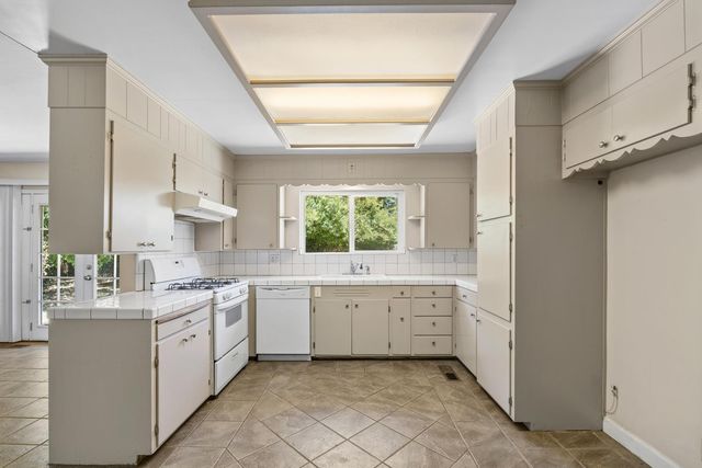 533 W Tokay St, Lodi, CA 95240