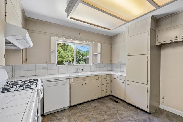 533 W Tokay St, Lodi, CA 95240