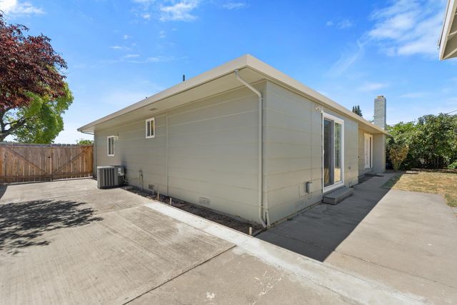 533 W Tokay St, Lodi, CA 95240