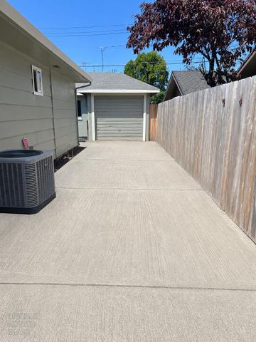 533 W Tokay St, Lodi, CA 95240