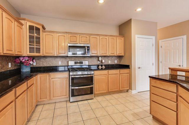 8910 Doubletree Drive S, Crown Point, IN 46307