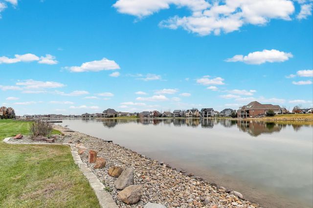 8910 Doubletree Drive S, Crown Point, IN 46307