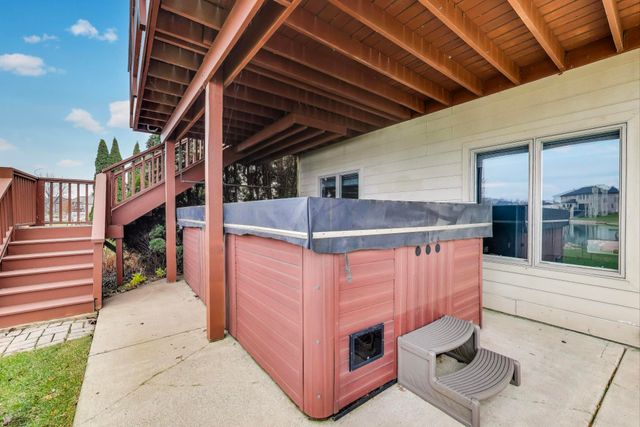 8910 Doubletree Drive S, Crown Point, IN 46307