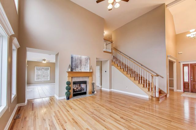 8910 Doubletree Drive S, Crown Point, IN 46307