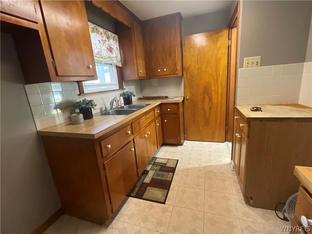 1212 90th Street, Niagara Falls, NY 14304