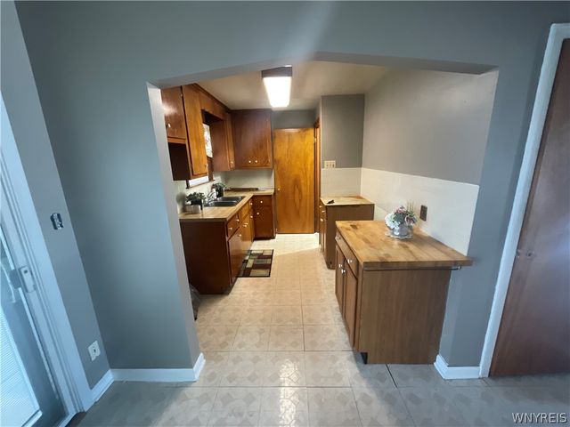 1212 90th Street, Niagara Falls, NY 14304