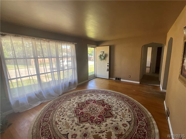 1212 90th Street, Niagara Falls, NY 14304