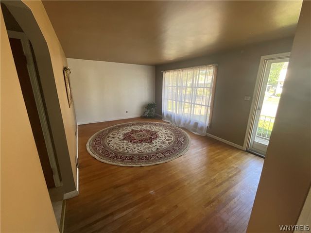 1212 90th Street, Niagara Falls, NY 14304