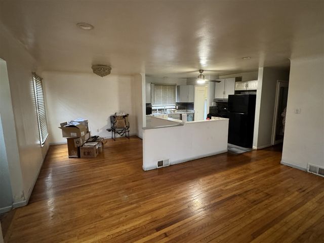 20290 Woodmont Street, Harper Woods, MI 48225