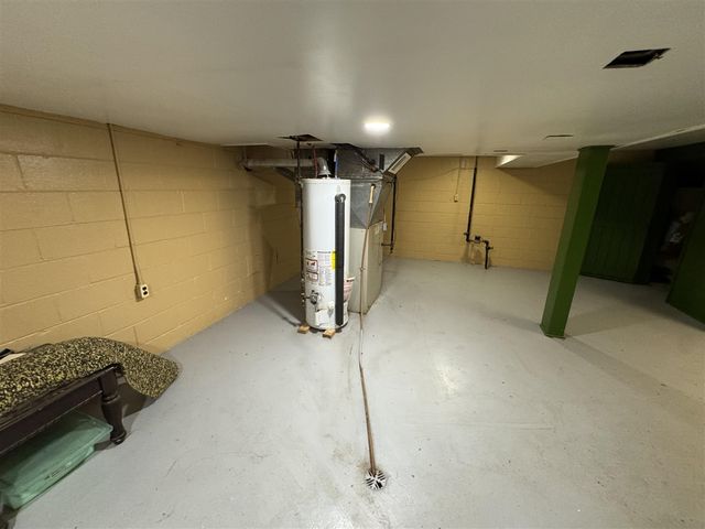 20290 Woodmont Street, Harper Woods, MI 48225