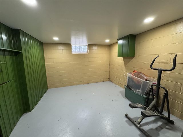 20290 Woodmont Street, Harper Woods, MI 48225