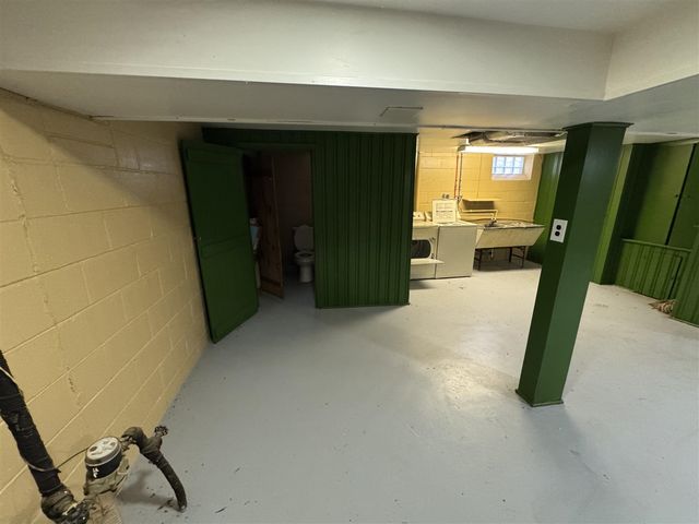 20290 Woodmont Street, Harper Woods, MI 48225