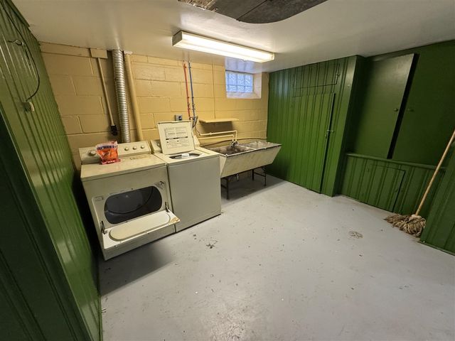 20290 Woodmont Street, Harper Woods, MI 48225