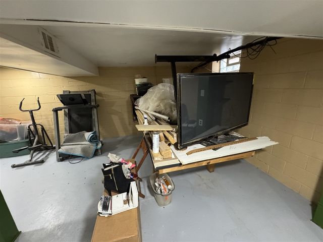 20290 Woodmont Street, Harper Woods, MI 48225