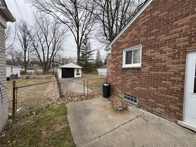 20290 Woodmont Street, Harper Woods, MI 48225