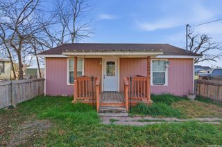 1409 N Heideke, Seguin, TX 78155