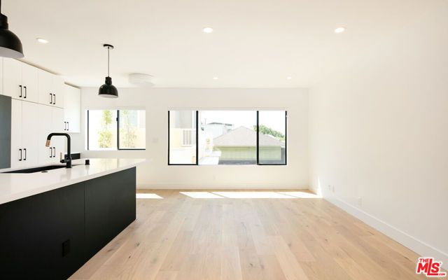 2811 3rd Street 8, Santa Monica, CA 90405