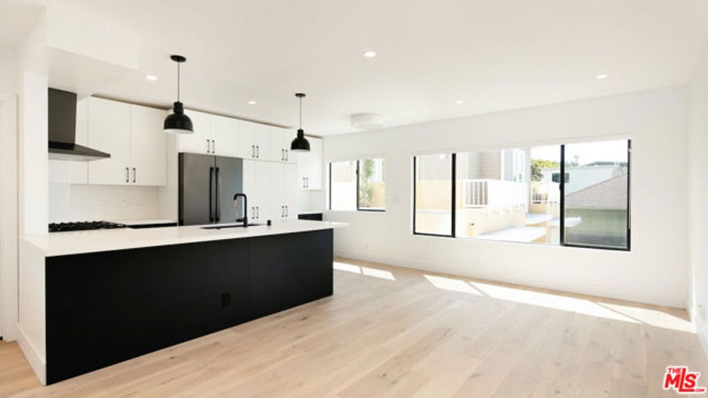 2811 3rd Street 8, Santa Monica, CA 90405