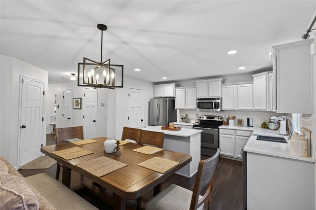 240 SE Dorr Court, Pleasant Hill, IA 50327