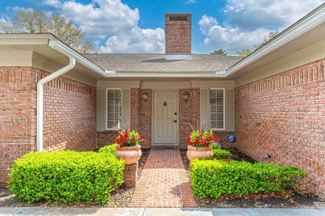 119 W Country Club Drive, Destin, FL 32541