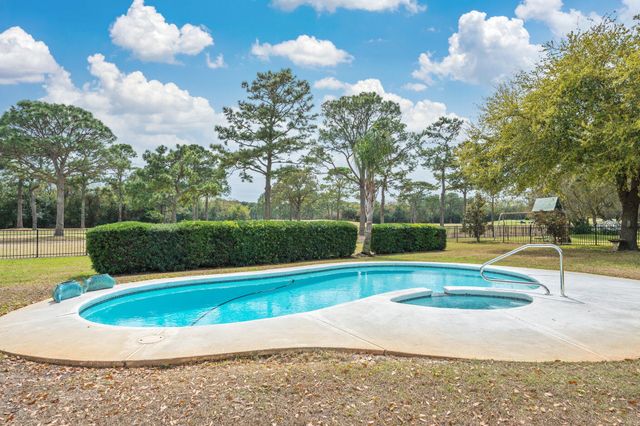 119 W Country Club Drive, Destin, FL 32541