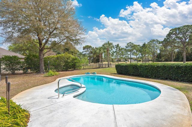 119 W Country Club Drive, Destin, FL 32541