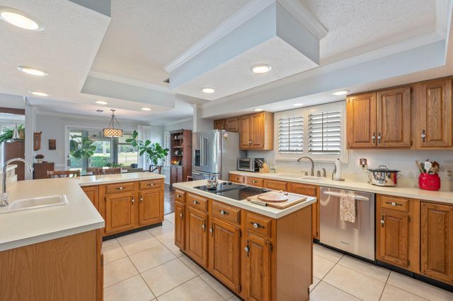 119 W Country Club Drive, Destin, FL 32541