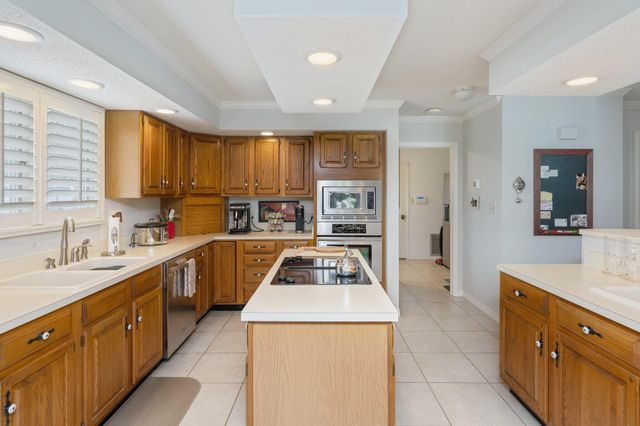 119 W Country Club Drive, Destin, FL 32541