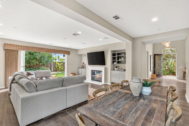 817 Dolphin, Encinitas, CA 92024