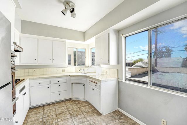1749 N Edgemont Street, Los Angeles, CA 90027
