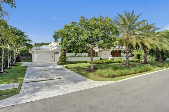 7 Tahoe Lane, Sea Ranch Lakes, FL 33308