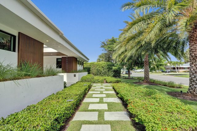 7 Tahoe Lane, Sea Ranch Lakes, FL 33308