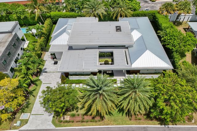 7 Tahoe Lane, Sea Ranch Lakes, FL 33308