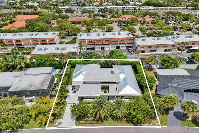 7 Tahoe Lane, Sea Ranch Lakes, FL 33308