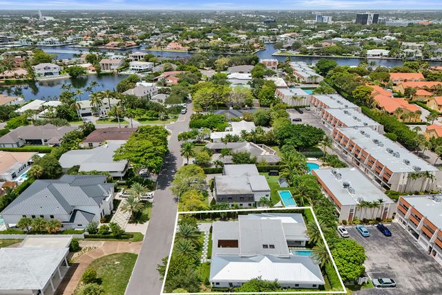 7 Tahoe Lane, Sea Ranch Lakes, FL 33308