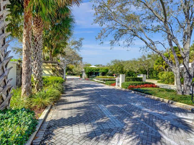 7 Tahoe Lane, Sea Ranch Lakes, FL 33308